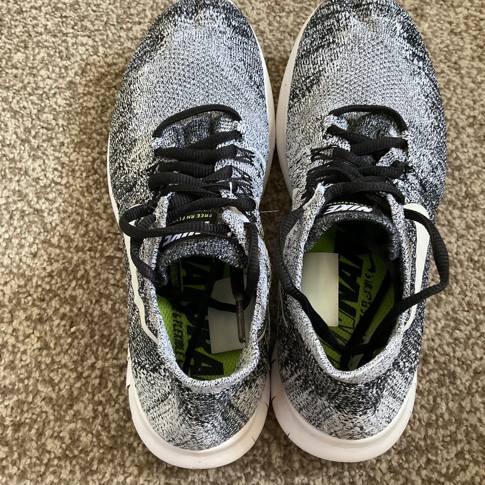 Womens Nike Free RN Flyknit running shoes, black and white, size 7. - Picture 2 of 4